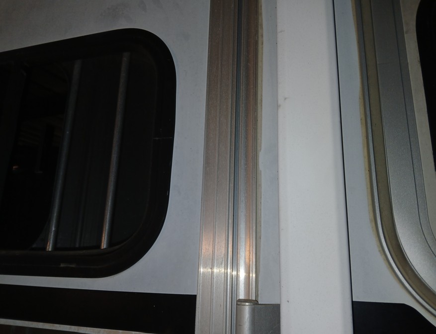 2003 Cherokee 4H Slant Horse Trailer - Image 14