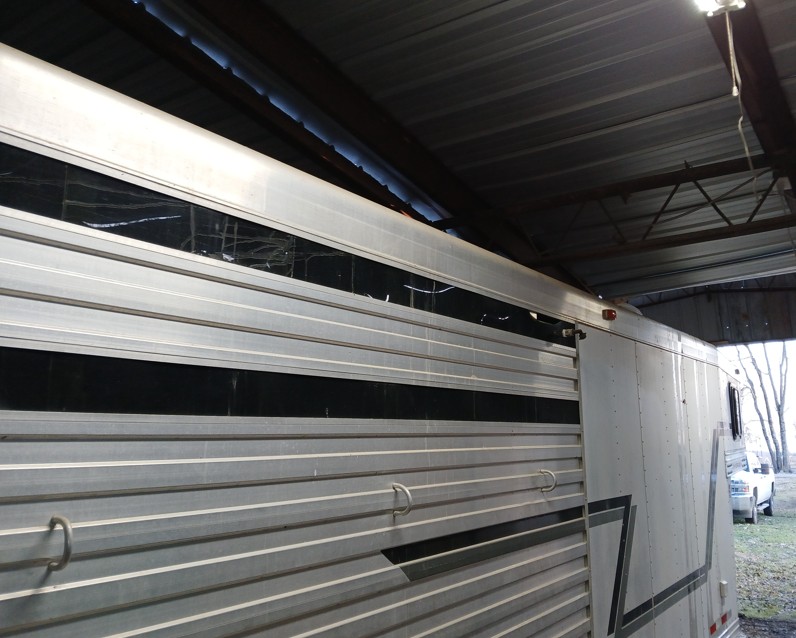 2003 Cherokee 4H Slant Horse Trailer - Image 23