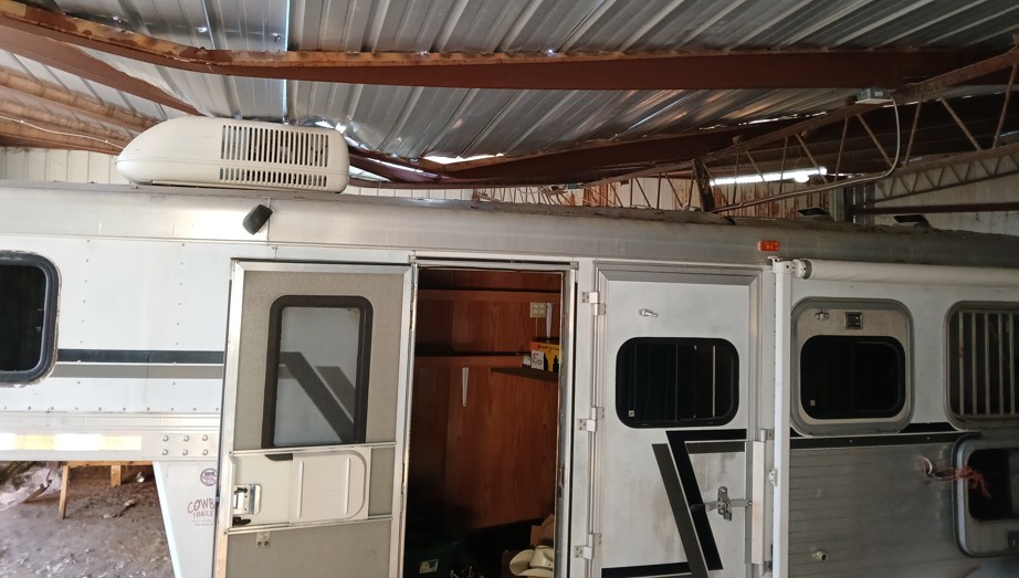 2003 Cherokee 4H Slant Horse Trailer - Image 4