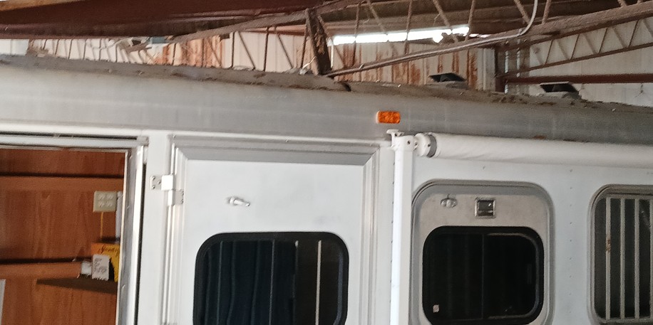 2003 Cherokee 4H Slant Horse Trailer - Image 5