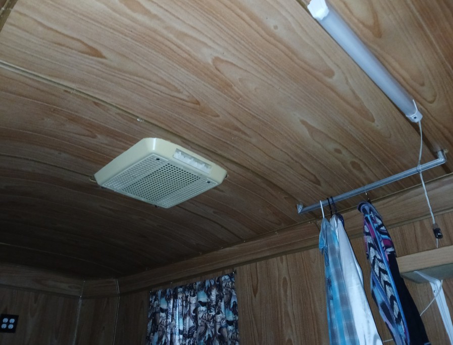 2003 Cherokee 4H Slant Horse Trailer - Image 8