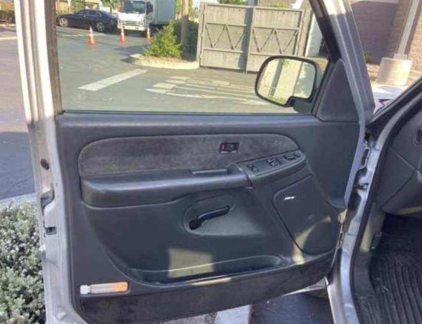 2003 Chevrolet Silverado - Image 8