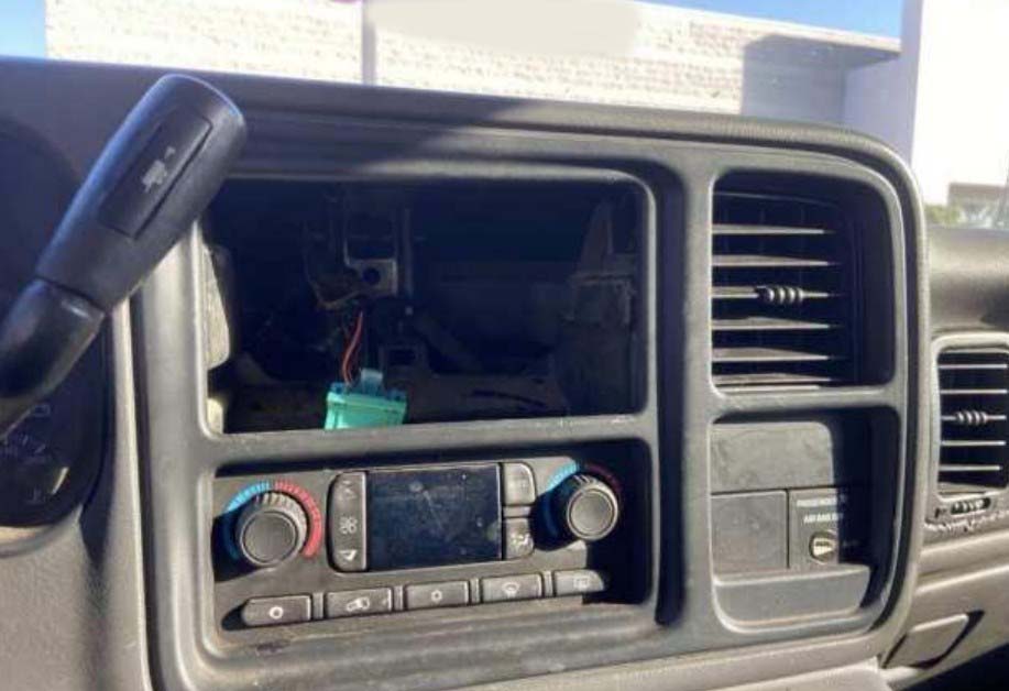 2003 Chevrolet Silverado - Image 9