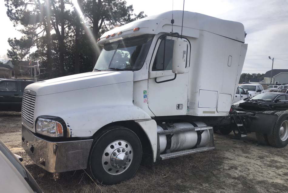 2003 Freightliner CST120 - Image 2