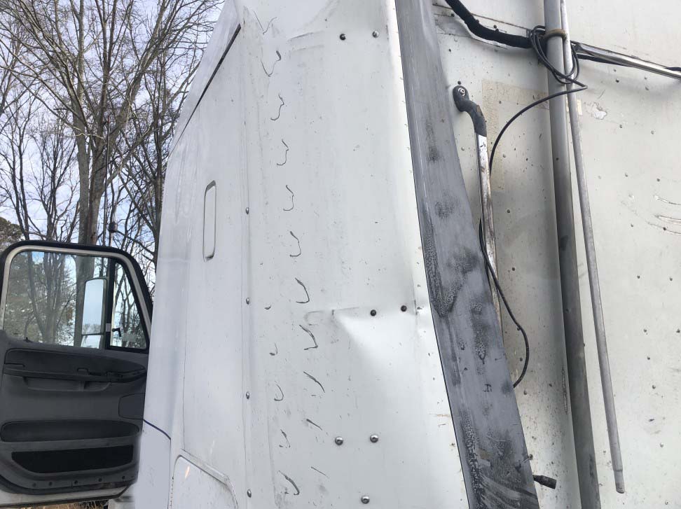 2003 Freightliner CST120 - Image 3