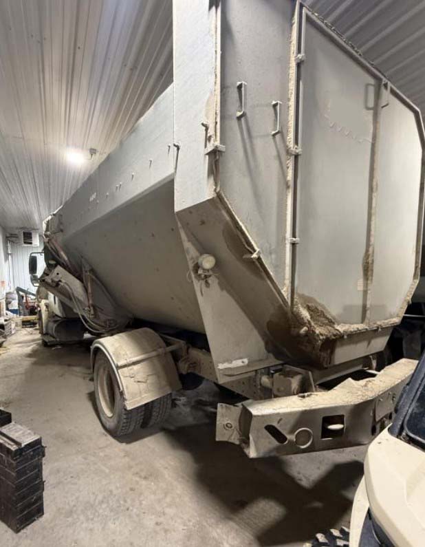 2003 International 4400 - Image 3