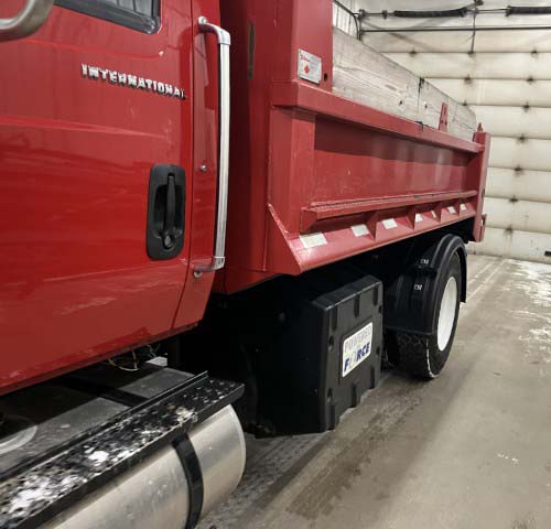 2003 International 7400 Dump Truck - Image 2
