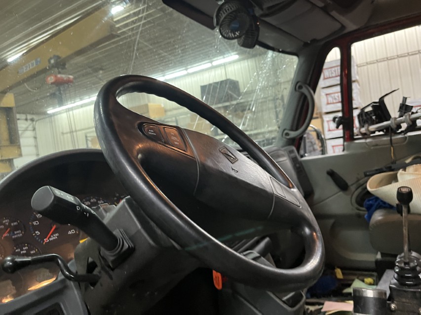 2003 International 7400 Dump Truck - Image 18