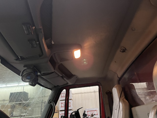 2003 International 7400 Dump Truck - Image 17