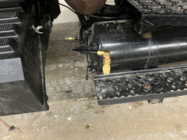 2003 International 7400 Dump Truck - Image 14