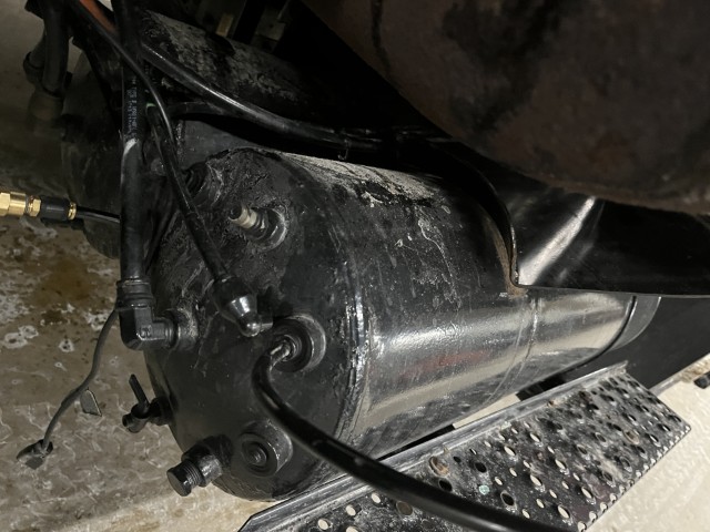 2003 International 7400 Dump Truck - Image 13