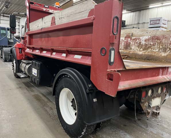 2003 International 7400 Dump Truck - Image 36