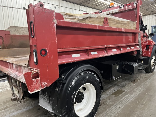 2003 International 7400 Dump Truck - Image 34