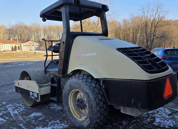 2004 Ingersoll-Rand SD70D Compactor - Image 9