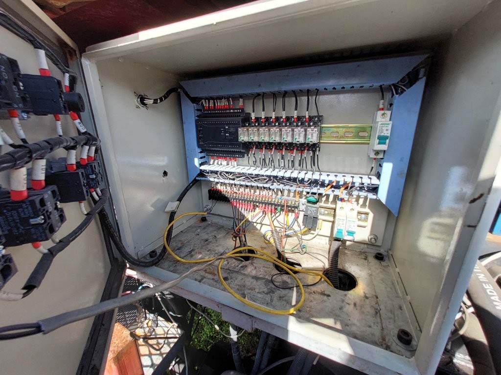 2005 International 4300 Concrete Pump Truck - Image 15