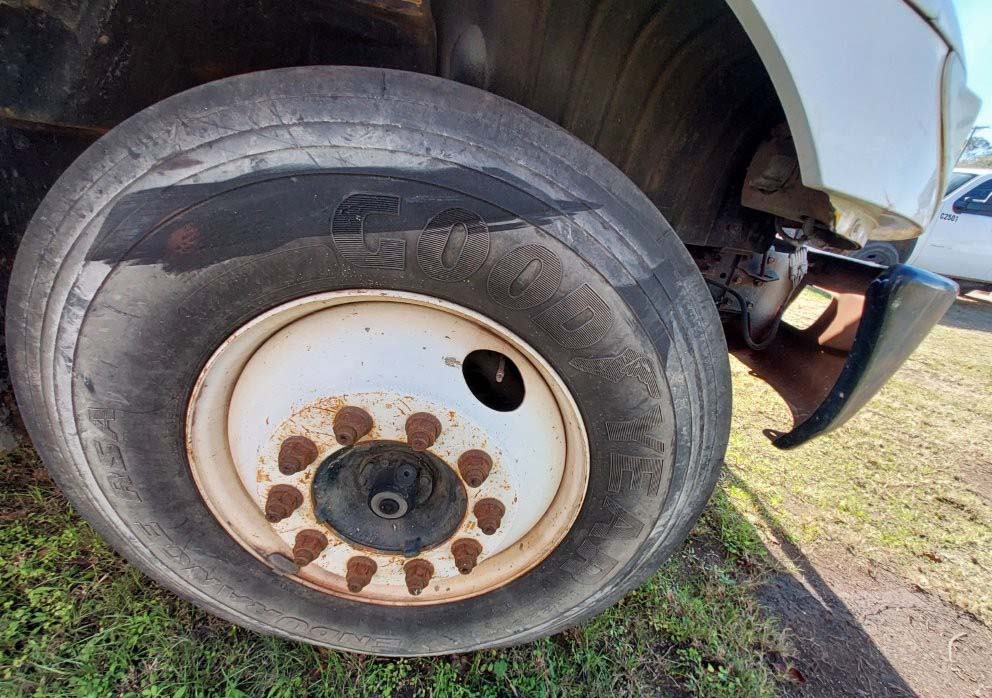 2005 International 4300 Concrete Pump Truck - Image 20