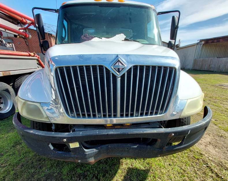2005 International 4300 Concrete Pump Truck - Image 22