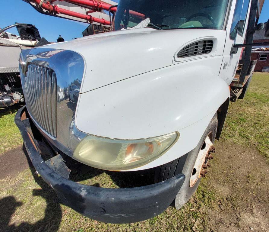2005 International 4300 Concrete Pump Truck - Image 23