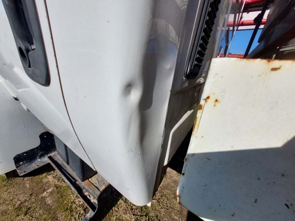 2005 International 4300 Concrete Pump Truck - Image 26