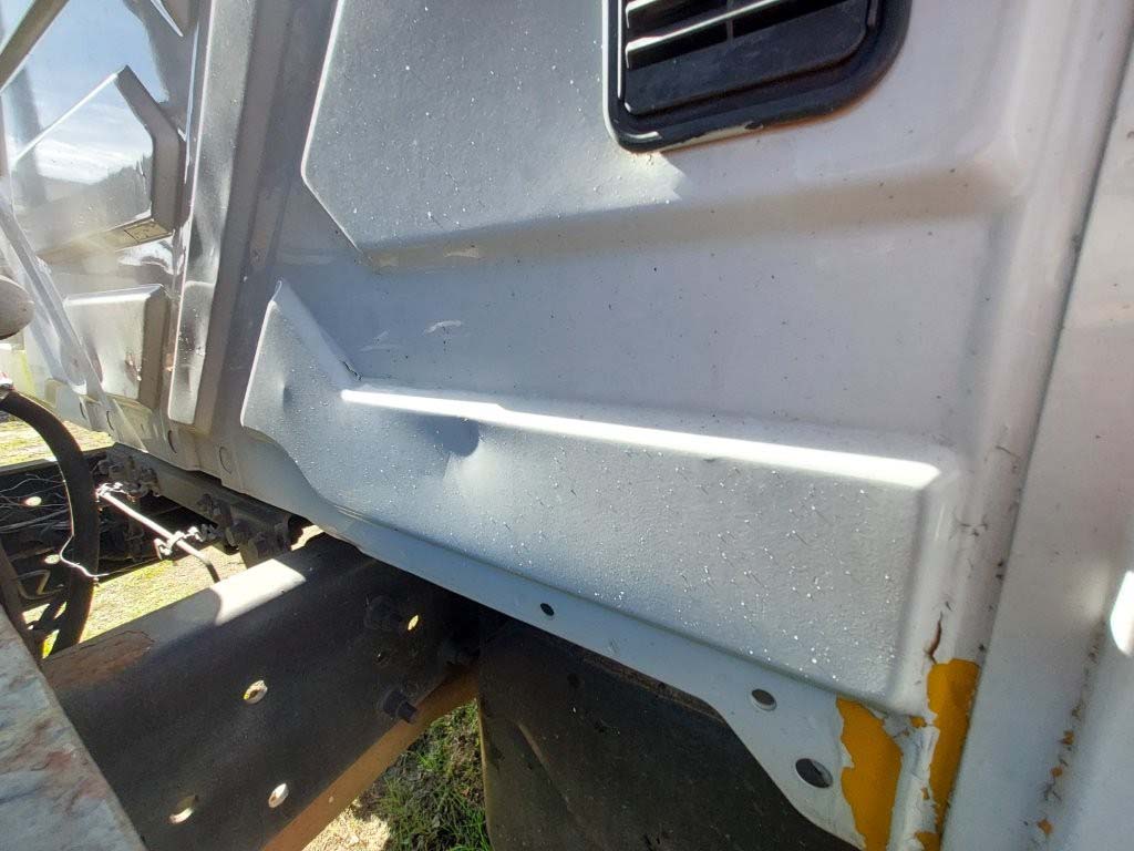 2005 International 4300 Concrete Pump Truck - Image 27