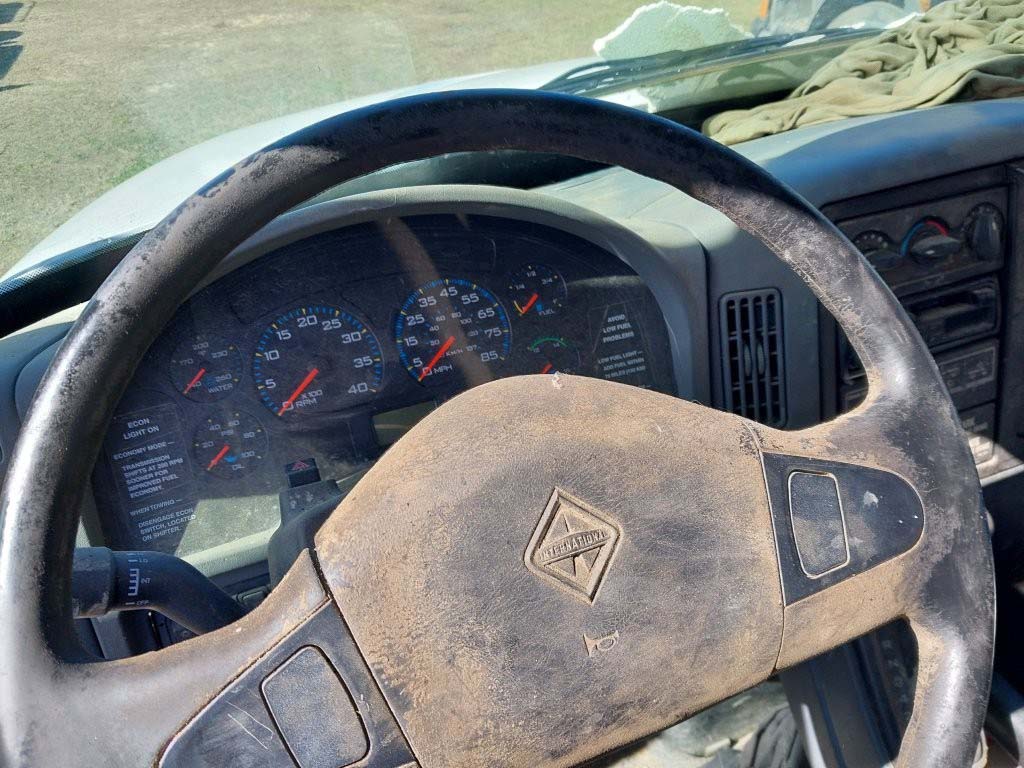 2005 International 4300 Concrete Pump Truck - Image 3