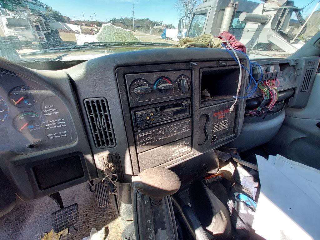 2005 International 4300 Concrete Pump Truck - Image 4