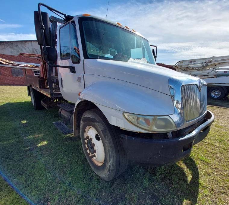 2005 International 4300 Concrete Pump Truck - Image 7