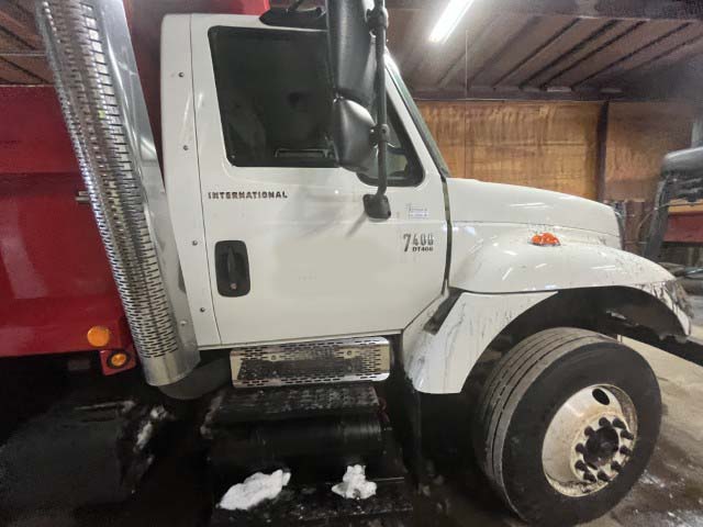 2005 International 4700 Dump Truck - Image 11
