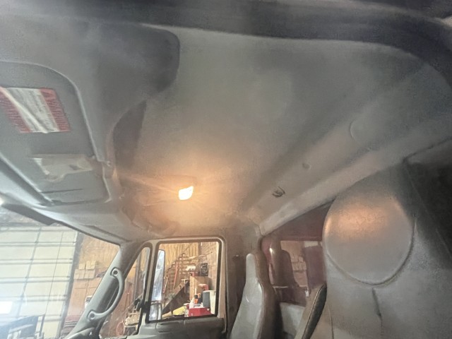 2005 International 4700 Dump Truck - Image 16