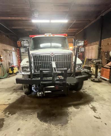 2005 International 4700 Dump Truck - Image 2