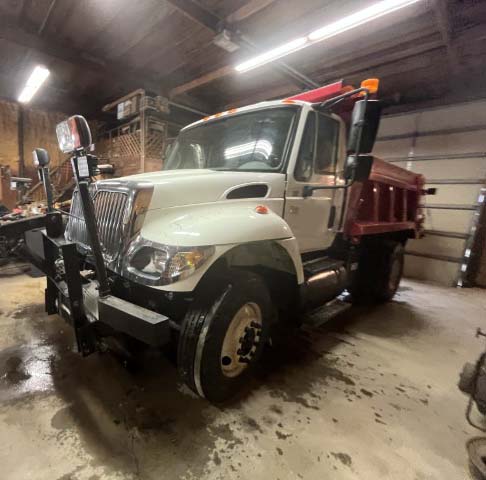 2005 International 4700 Dump Truck - Image 3