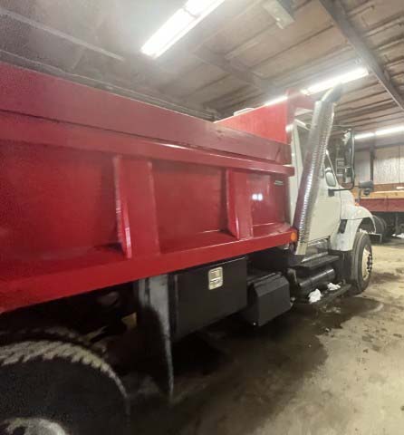 2005 International 4700 Dump Truck - Image 9