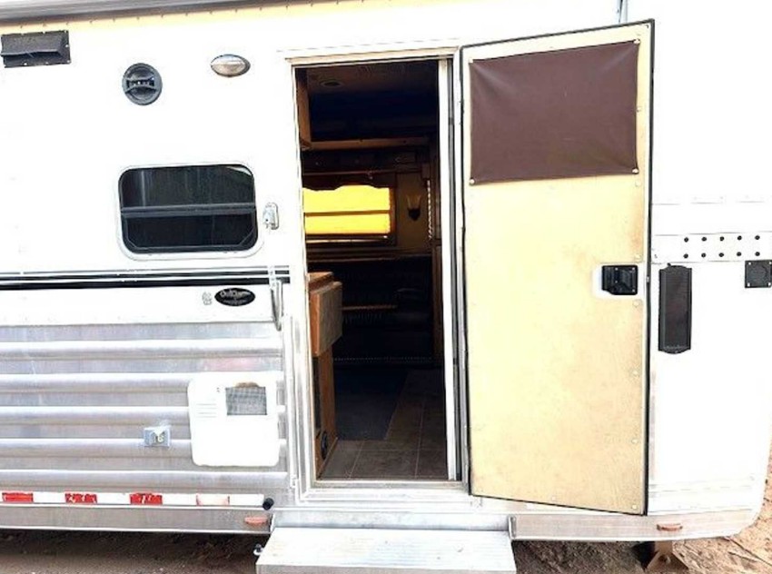 2007 4-STAR 3-Horse Trailer – 33′ Gooseneck With Living Quarter - Image 21
