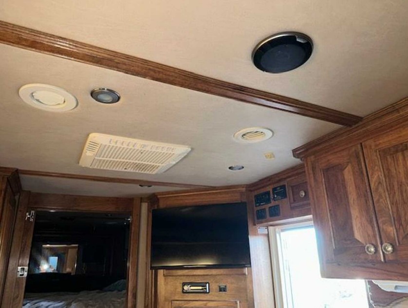 2007 4-STAR 3-Horse Trailer – 33′ Gooseneck With Living Quarter - Image 25