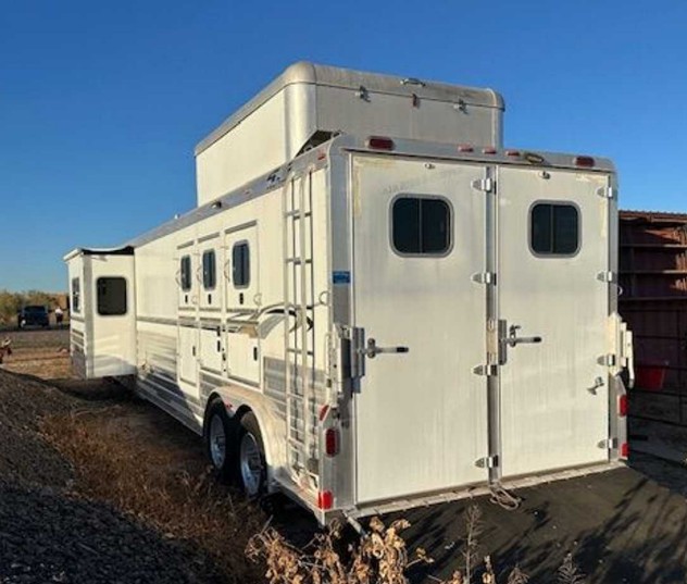2007 4-STAR 3-Horse Trailer – 33′ Gooseneck With Living Quarter - Image 3