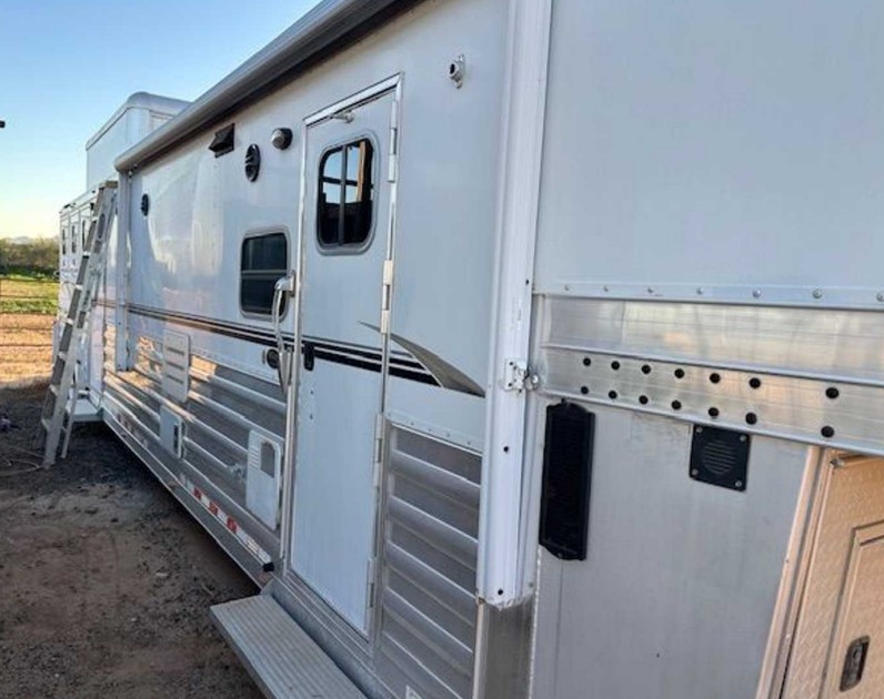 2007 4-STAR 3-Horse Trailer – 33′ Gooseneck With Living Quarter - Image 7