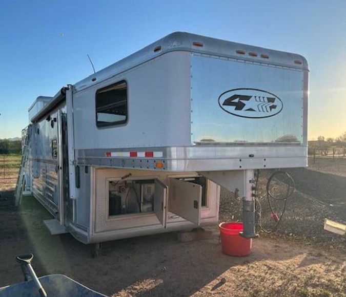 2007 4-STAR 3-Horse Trailer – 33′ Gooseneck With Living Quarter - Image 8