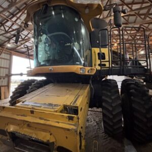 2007 New Holland CR 9060 Combine