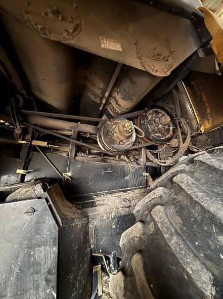 2007 New Holland CR 9060 Combine - Image 15