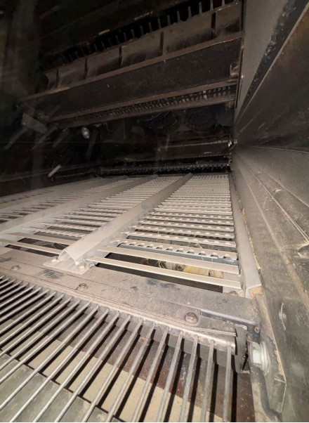 2007 New Holland CR 9060 Combine - Image 17