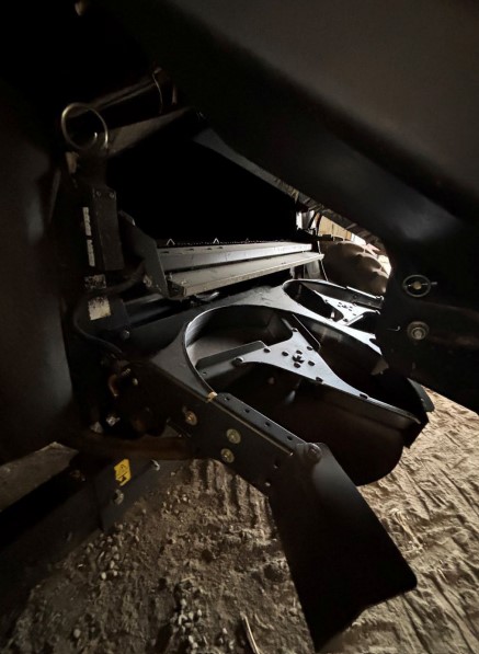 2007 New Holland CR 9060 Combine - Image 18