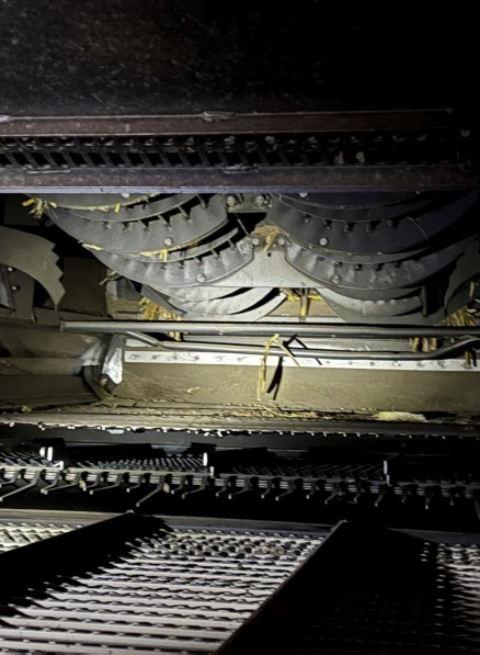 2007 New Holland CR 9060 Combine - Image 20