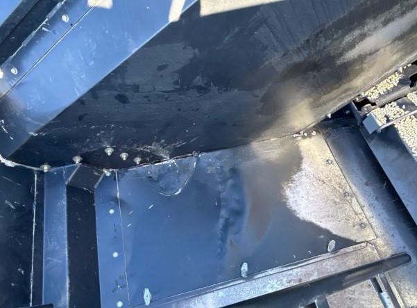 2007 New Holland CR 9060 Combine - Image 21