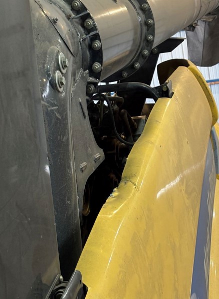 2007 New Holland CR 9060 Combine - Image 23