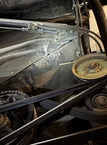 2007 New Holland CR 9060 Combine - Image 24