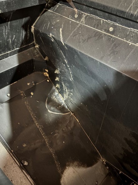 2007 New Holland CR 9060 Combine - Image 9