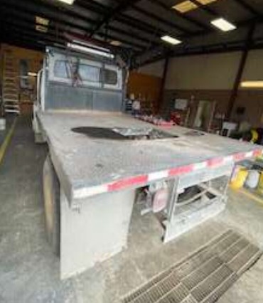 2010 Freightliner M2 Truck - Image 2