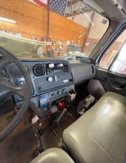 2010 Freightliner M2 Truck - Image 4