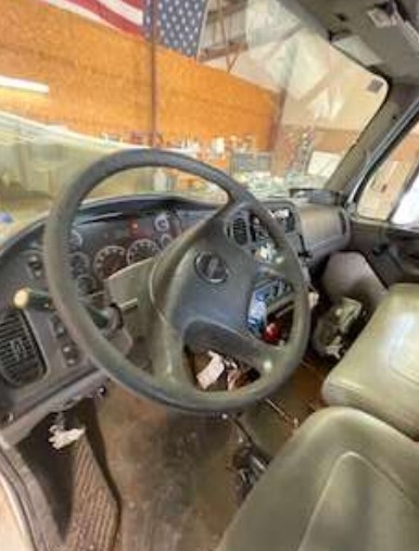 2010 Freightliner M2 Truck - Image 7