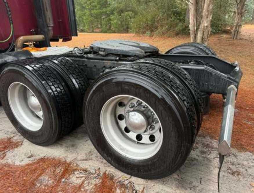 2011 Peterbilt 387 - Image 10